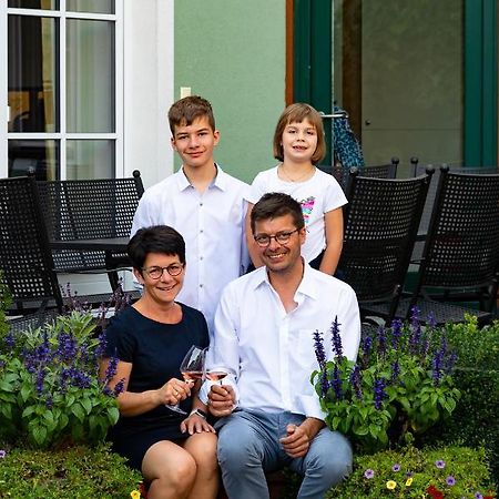 Weingut Familie Bauer Hotel Grossriedenthal Luaran gambar