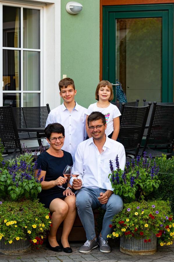 Weingut Familie Bauer Hotel Grossriedenthal Luaran gambar