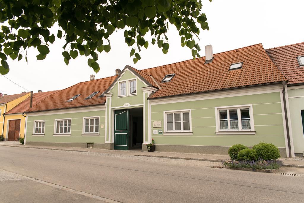 Weingut Familie Bauer Hotel Grossriedenthal Luaran gambar